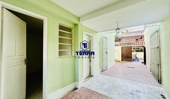 Imagens do imóveis Casa duplex com quintal, junto e a lado ao centro de São Gonçalo.
