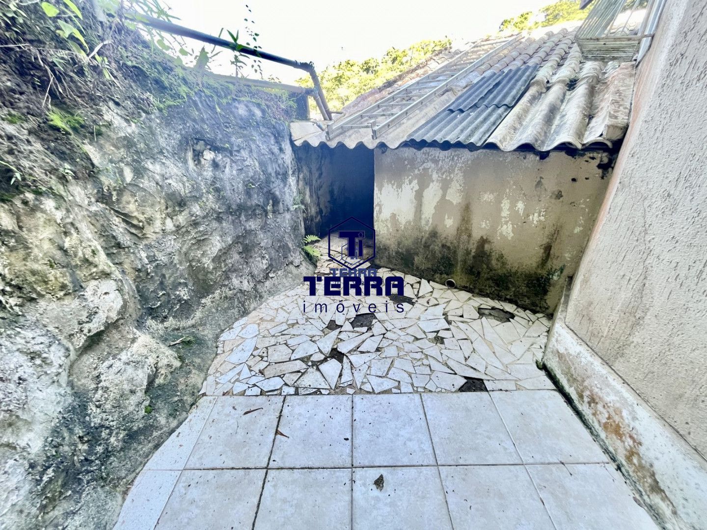Imagens do imóveis Linda residência no Badu, com 6 quartos sendo 5 suítes, área de lazer completa.