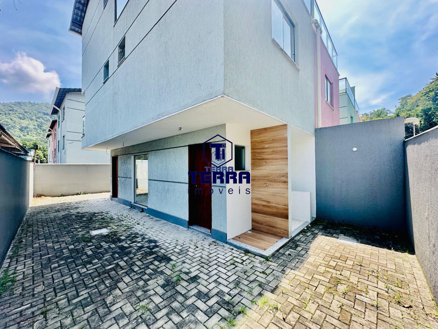 Imagens do imóveis Sua casa triplex pronta para morar! Se você tem um sonho, nós temos as chaves!