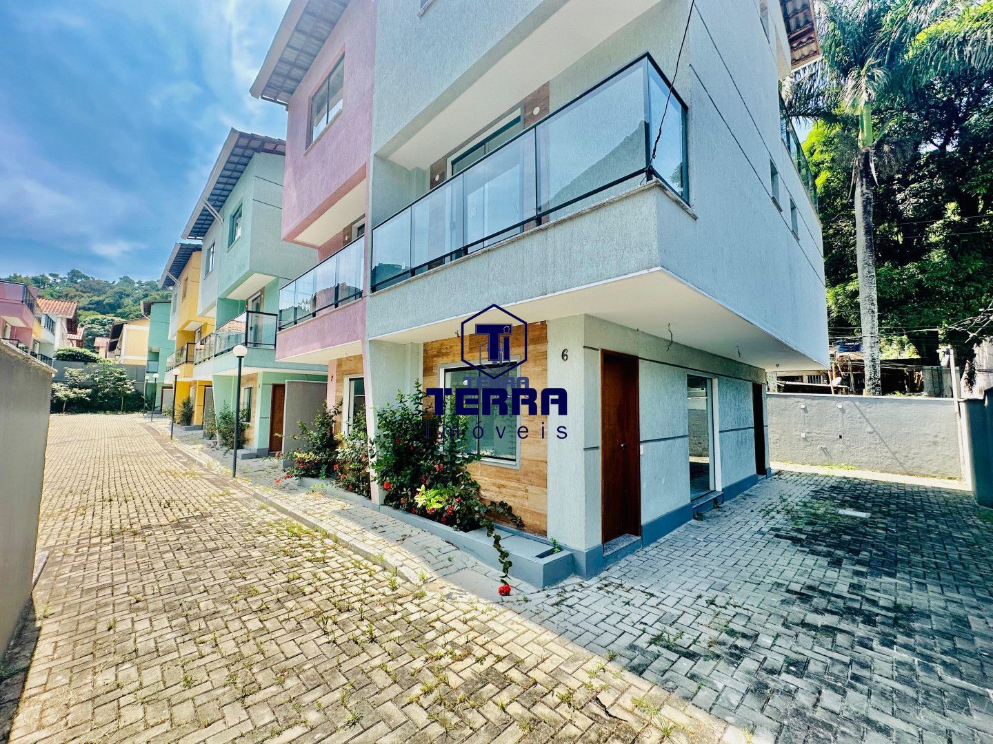Imagens do imóveis Sua casa triplex pronta para morar! Se você tem um sonho, nós temos as chaves!