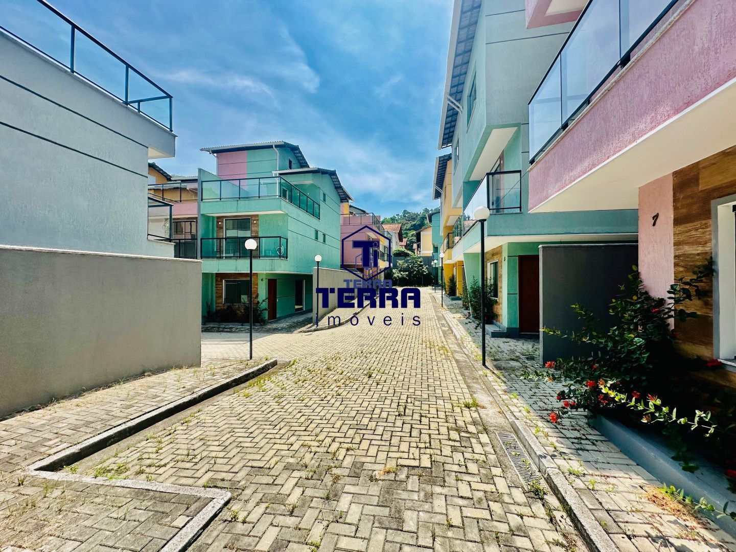 Imagens do imóveis Sua casa triplex pronta para morar! Se você tem um sonho, nós temos as chaves!