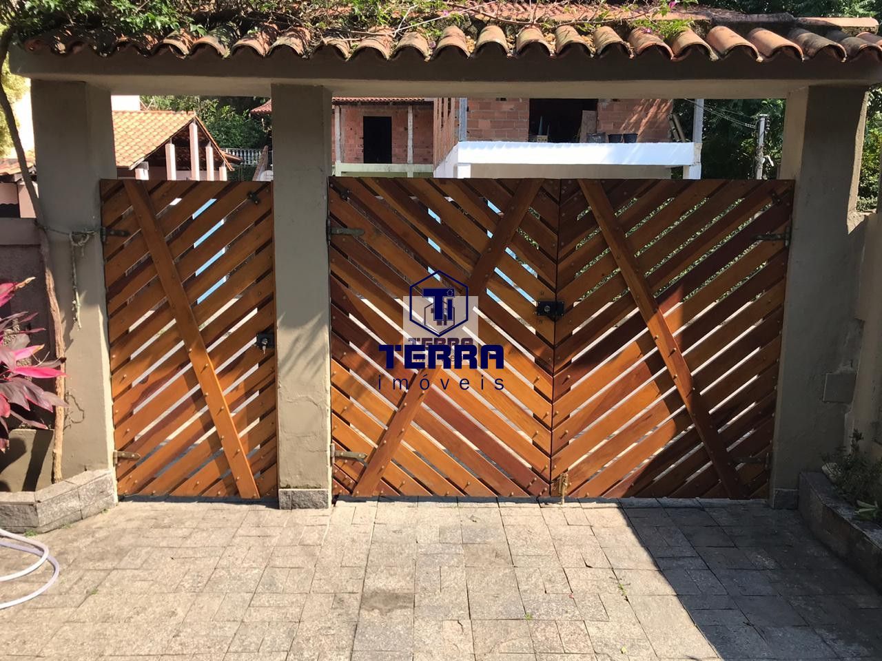 Imagens do imóveis Ampla casa de 3 quartos com quintal arborizado no Badú em Pendotiba.