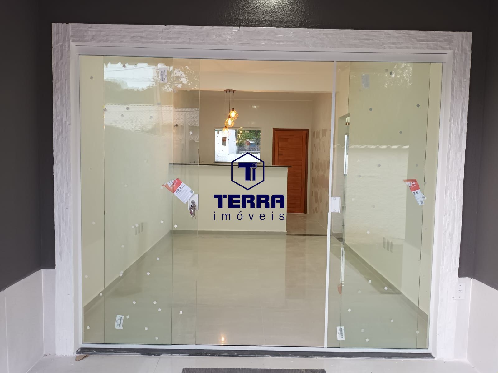 Imagens do imóveis Linear com 3 quartos, sendo 1 suíte e fino acabamento no Alferes Tiradentes.