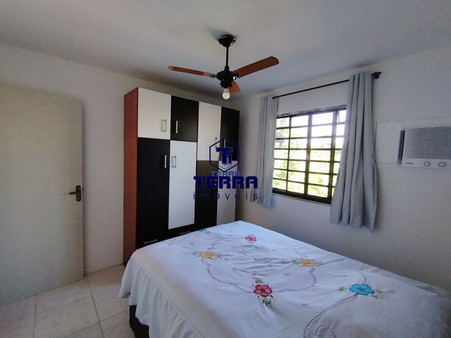 Imagens do imóveis Casa duplex dentro de condomínio super tranquilo! Vasto comércio!