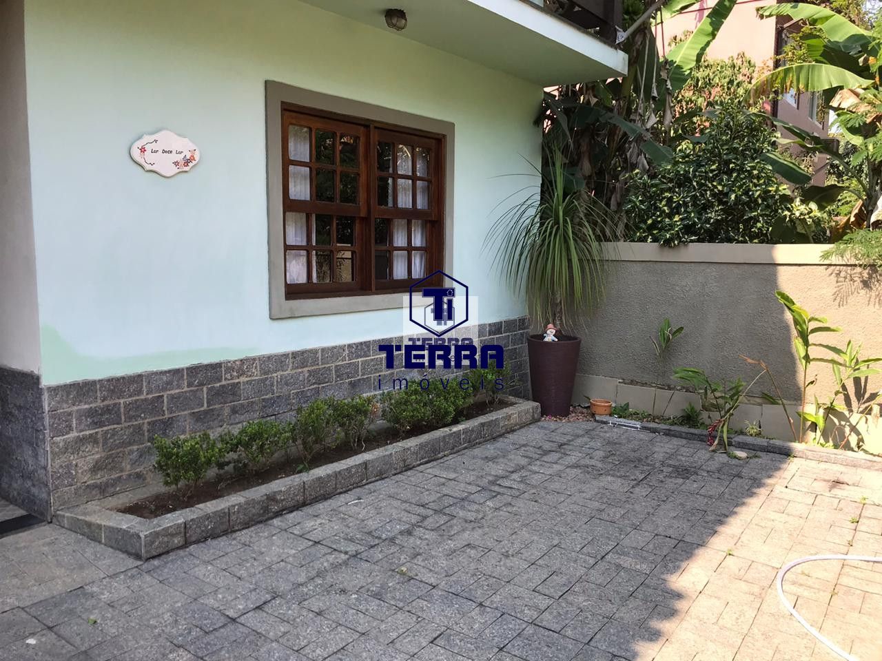 Imagens do imóveis Ampla casa de 3 quartos com quintal arborizado no Badú em Pendotiba.