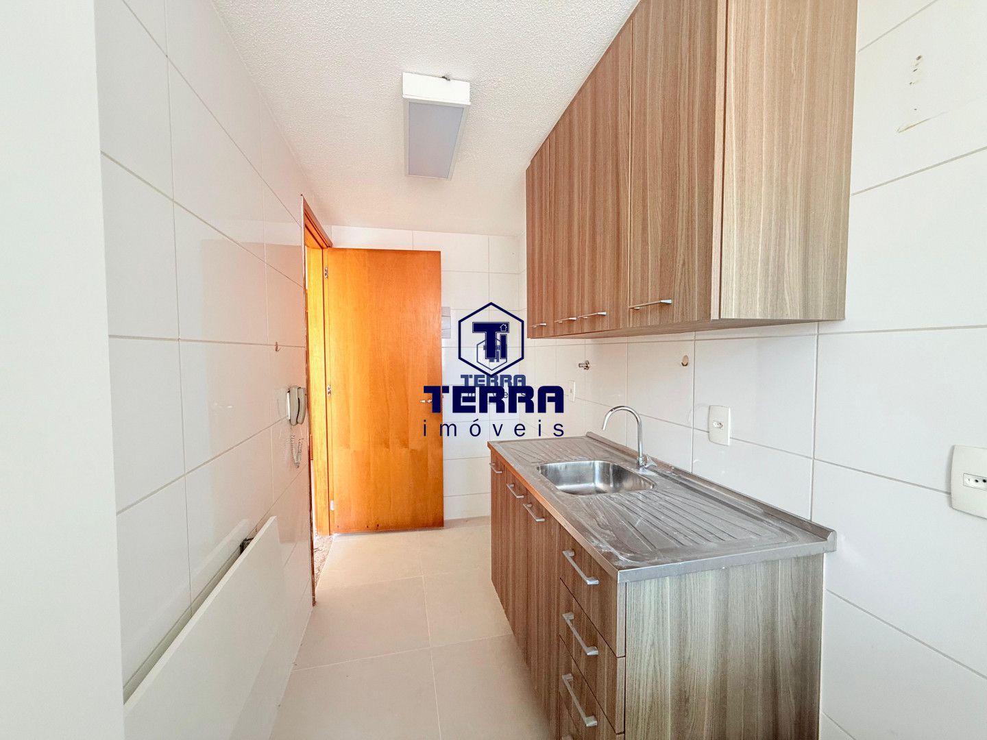 Imagens do imóveis 2 quartos sendo uma suíte e vaga de garagem no Portal de Itaipu.