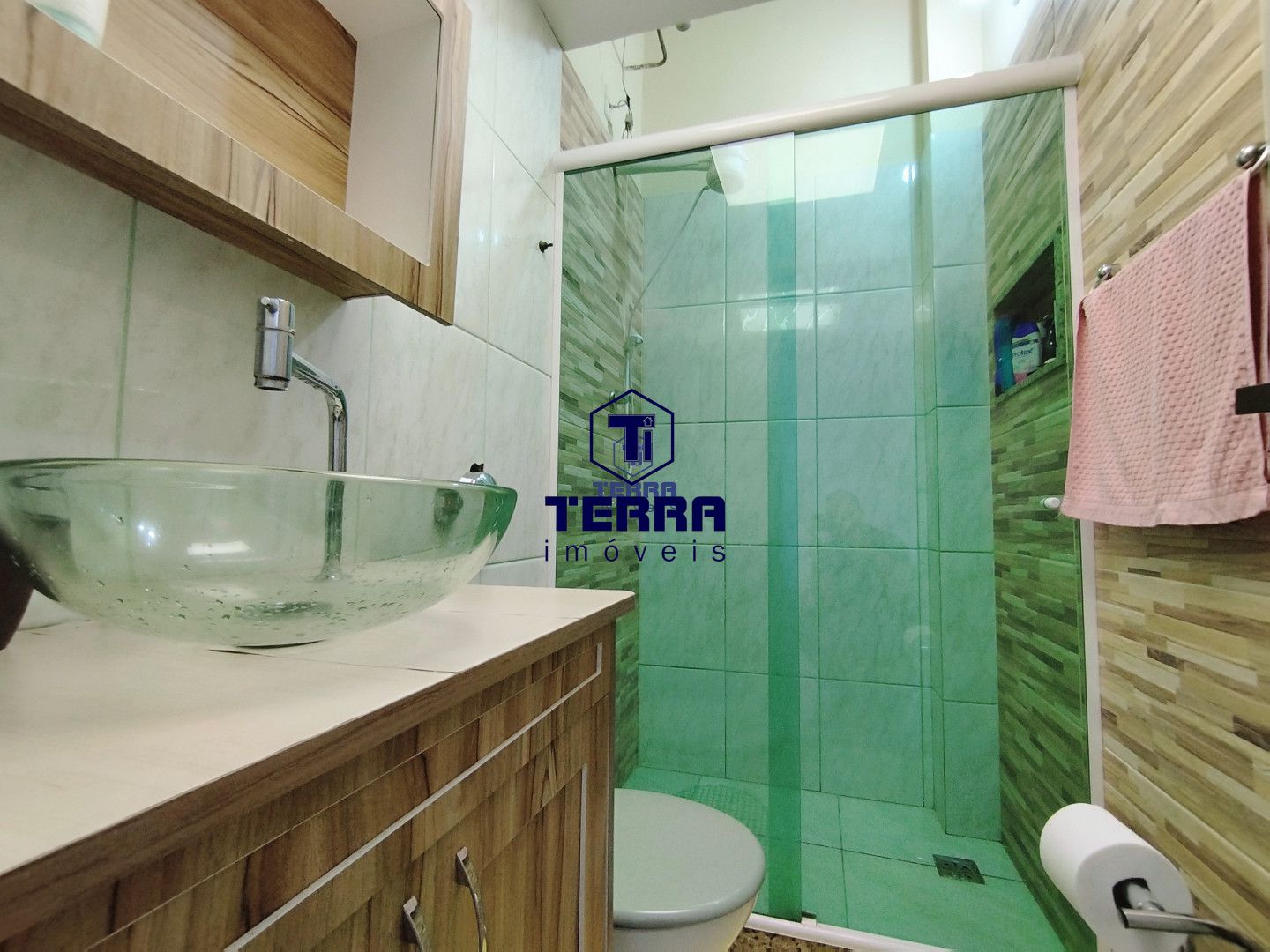 Imagens do imóveis Casa duplex dentro de condomínio super tranquilo! Vasto comércio!