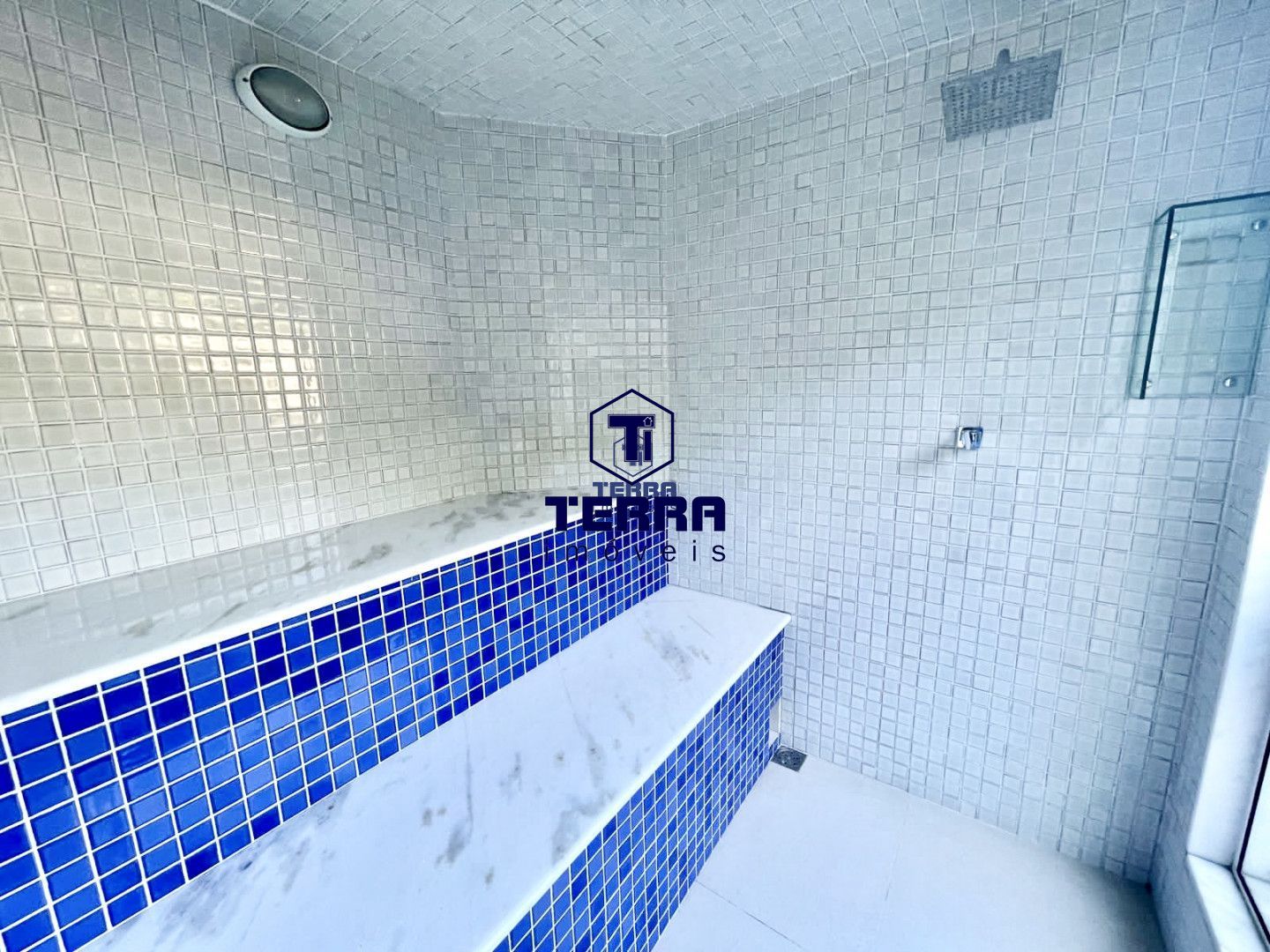 Imagens do imóveis Linda residência no Badu, com 6 quartos sendo 5 suítes, área de lazer completa.