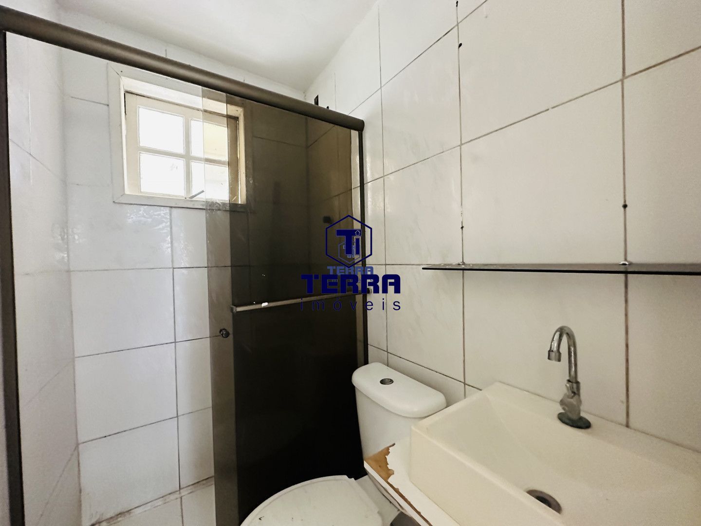 Imagens do imóveis Casa linear dentro de condomínio com área de lazer e segurança!