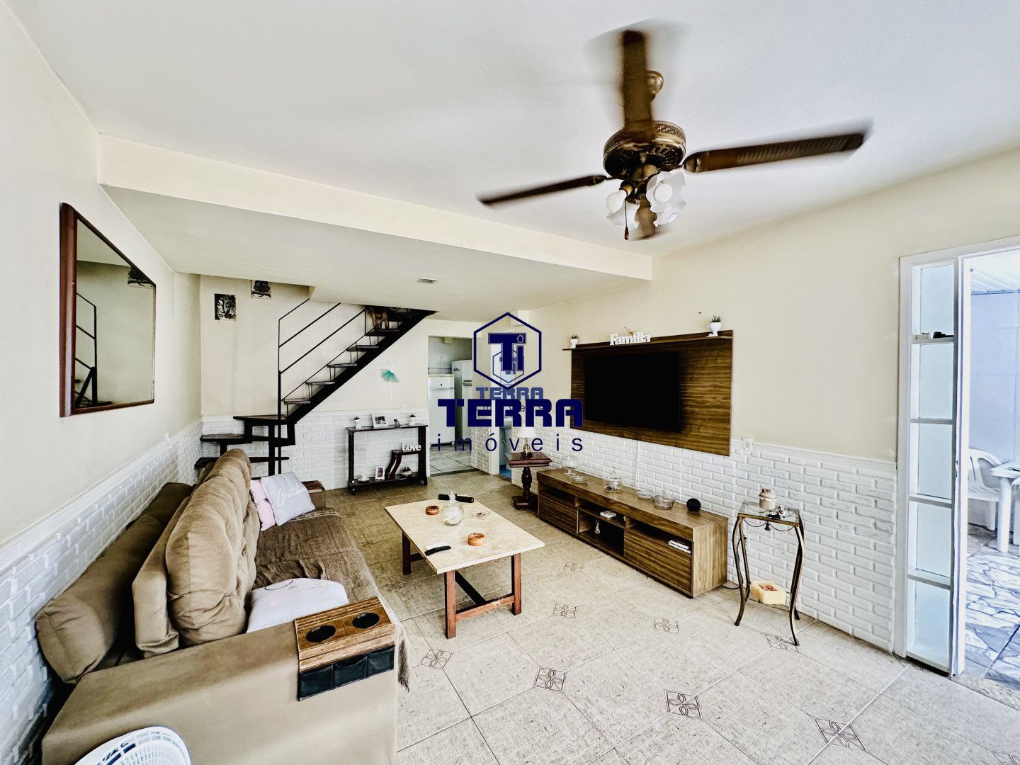 Imagens do imóveis Casa duplex com 3 quartos sendo 1 suíte, com grande quintal, em Maria Paula!