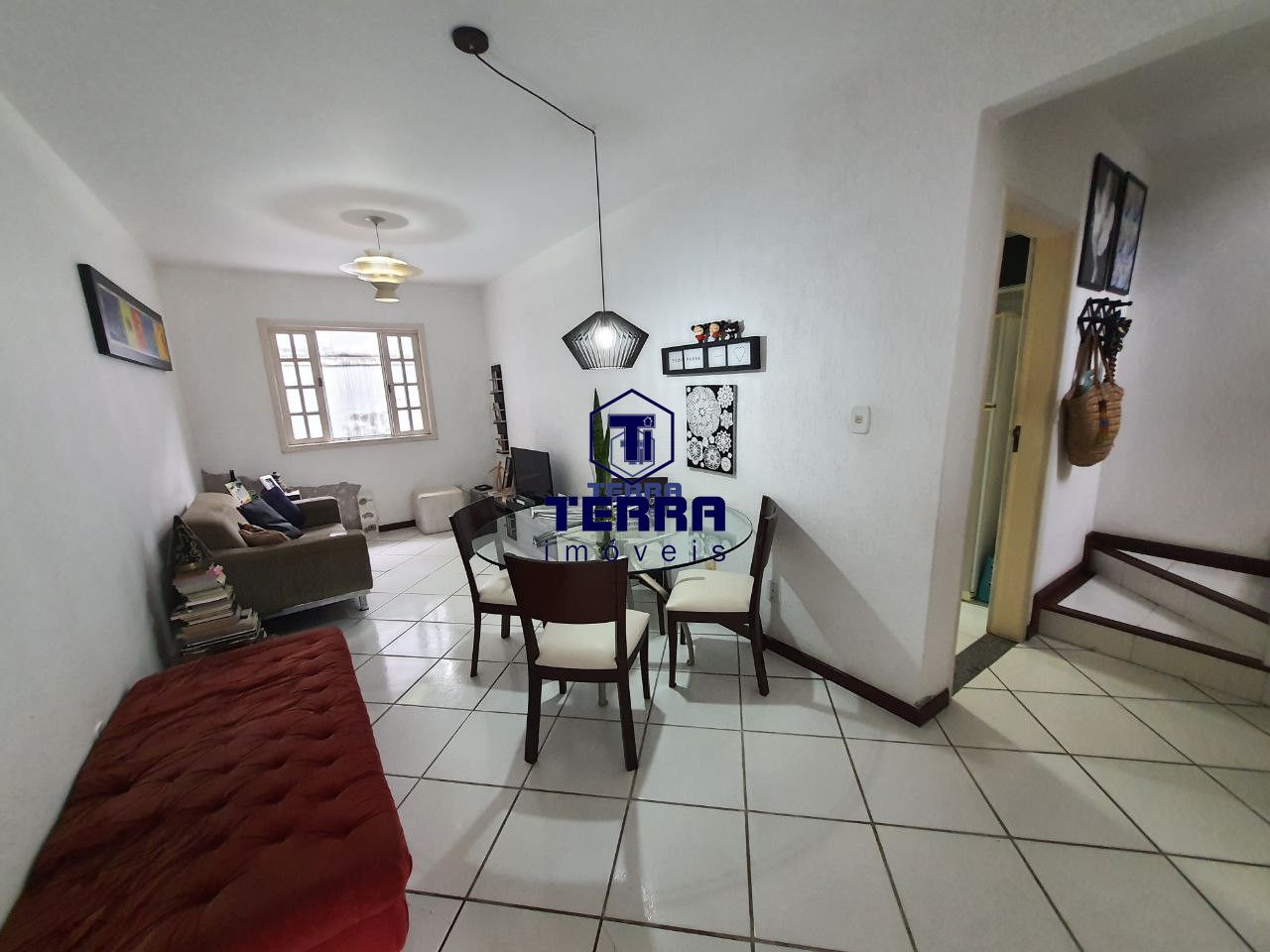 Imagens do imóveis Casa duplex, dentro de condomínio, com excelente localização em Maria Paula
