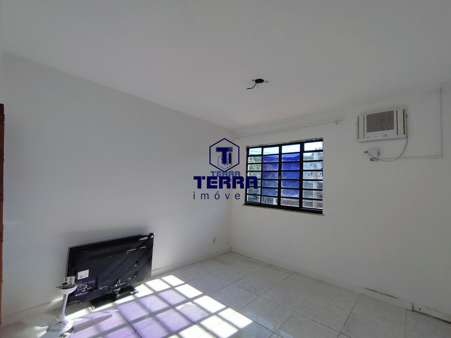Imagens do imóveis Casa duplex dentro de condomínio super tranquilo! Vasto comércio!