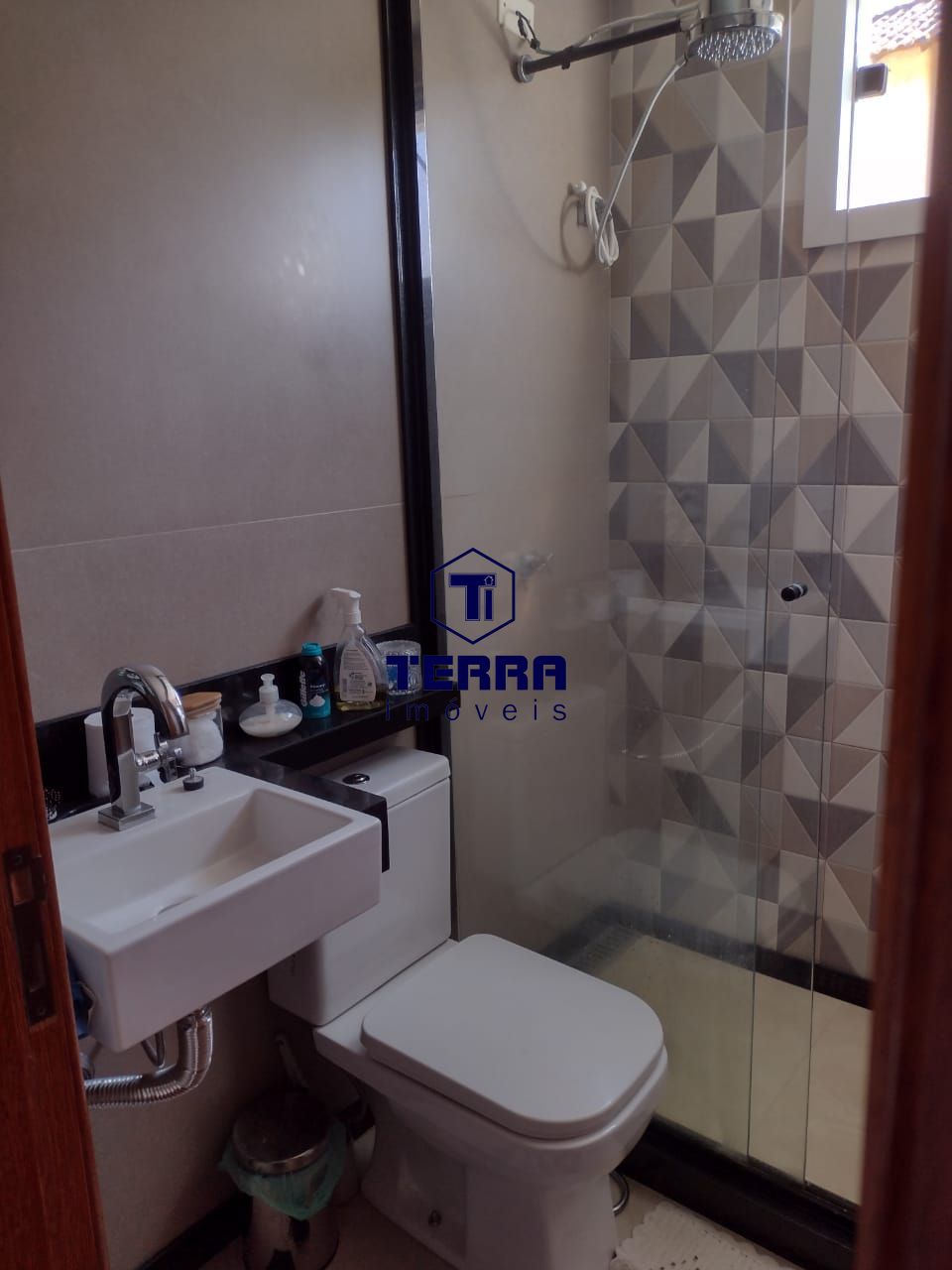 Imagens do imóveis Excelente apartamento em Itaipuaçu com suite, 300 metros da Avenida principal.