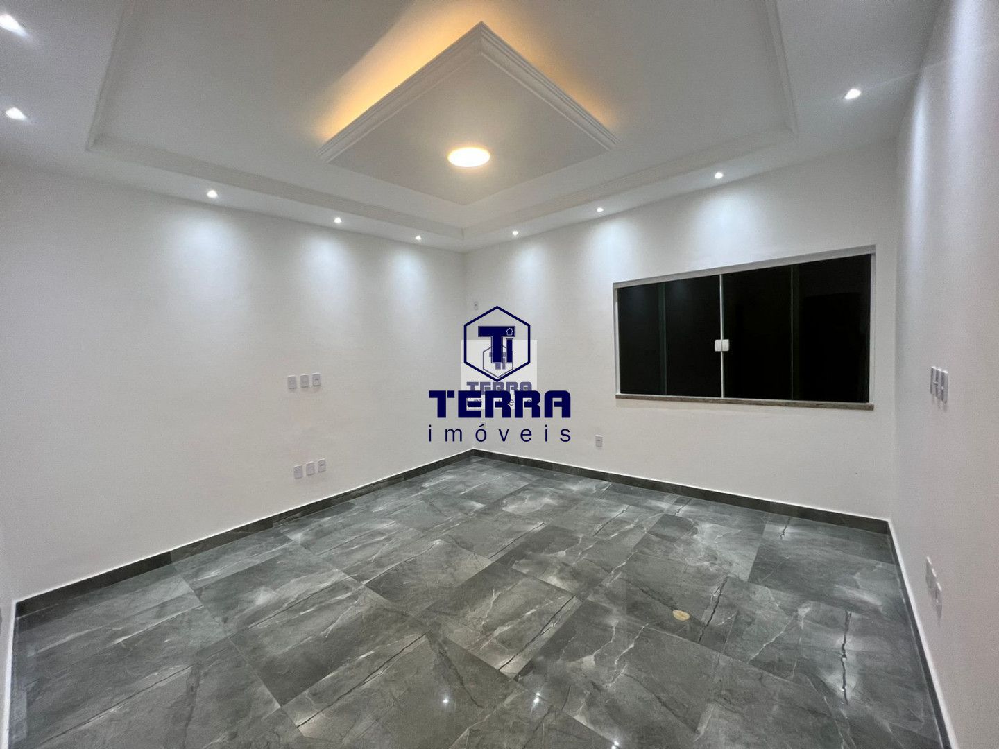 Imagens do imóveis Ampla casa 3 quartos sendo 2 suítes, pertinho da Praia de Itaipuaçu.