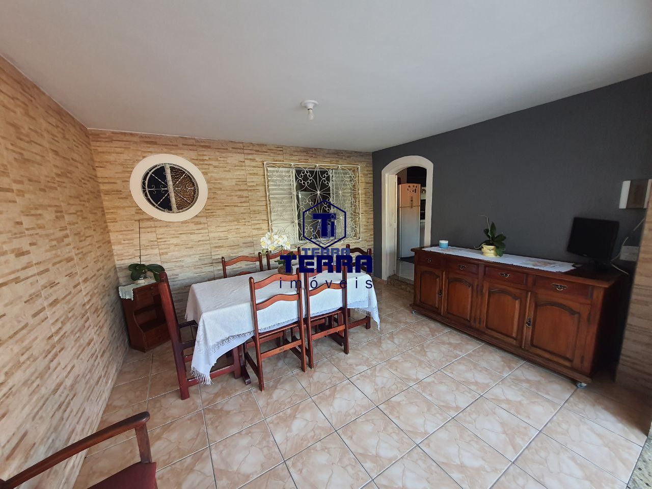 Imagens do imóveis Casa com 3 quartos, junto e ao lado do farto comércio do Largo da Batalha.