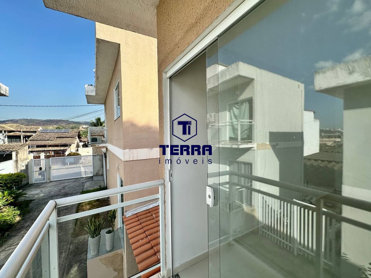Imagens do imóveis Casa de vila com 2 suítes e vaga coberta ao lado do trevo de Maria Paula!