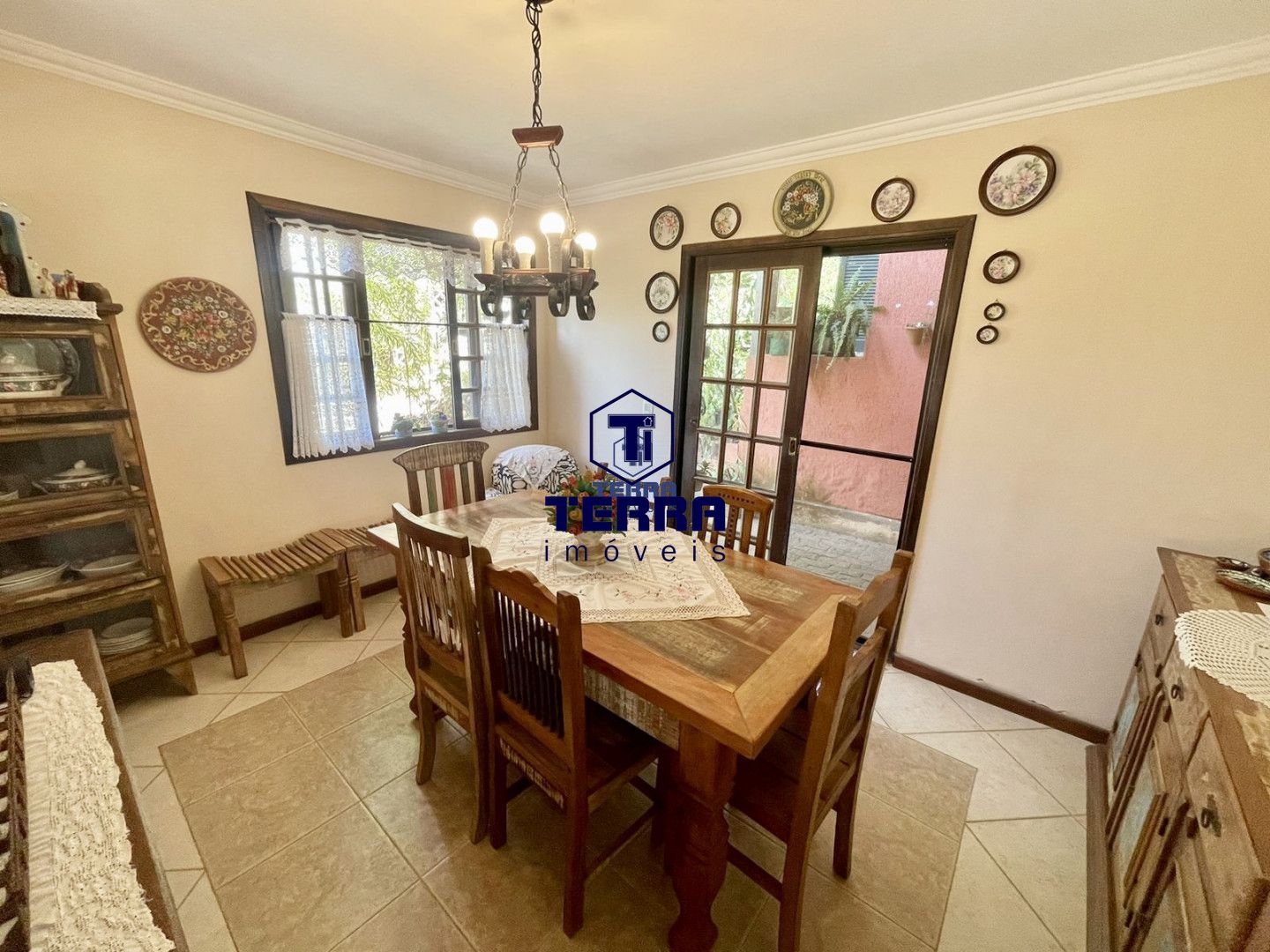 Imagens do imóveis Lindo triplex com 3 quartos, uma suíte com área de lazer completa no Ubá Recanto