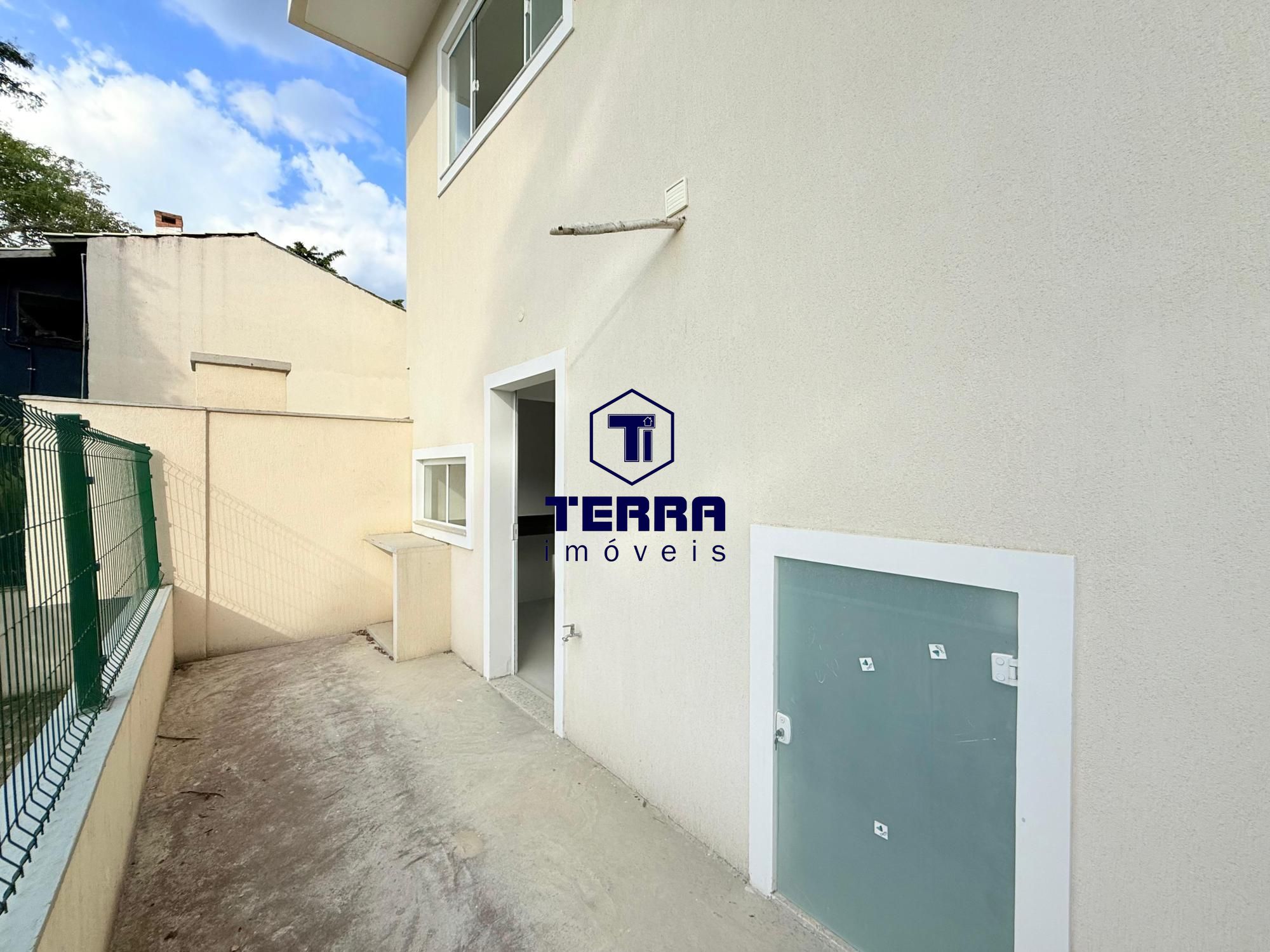 Imagens do imóveis More na região Oceânica, casa nova, com 3 suítes e quintal privativo.