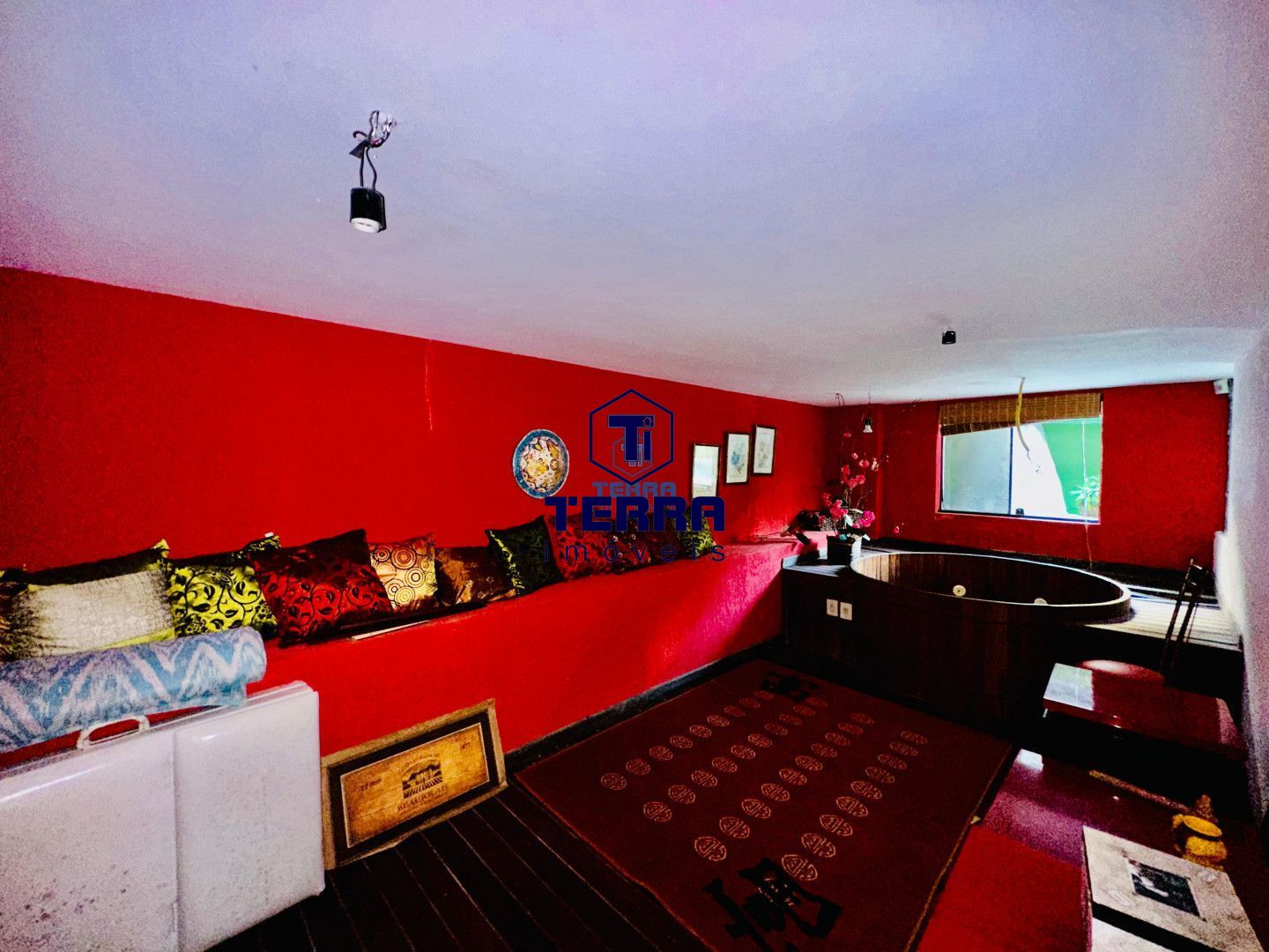 Imagens do imóveis Casa cinematográfica 4 suites totalmente mobiliada. Condomínio Vale de Itaipu
