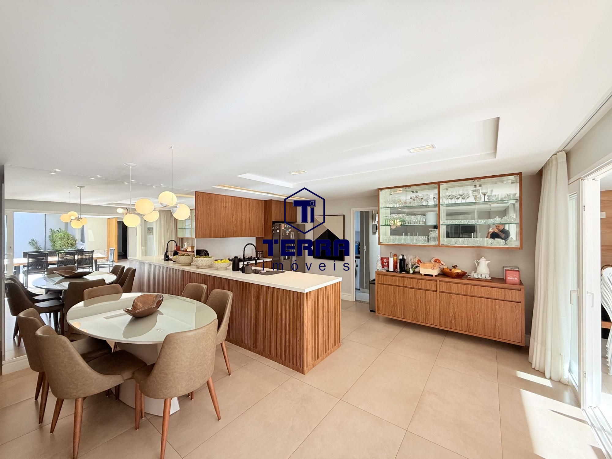 Imagens do imóveis Seu Refúgio de Luxo em Camboinhas – Casa com 4 suítes, piscina e Energia Solar