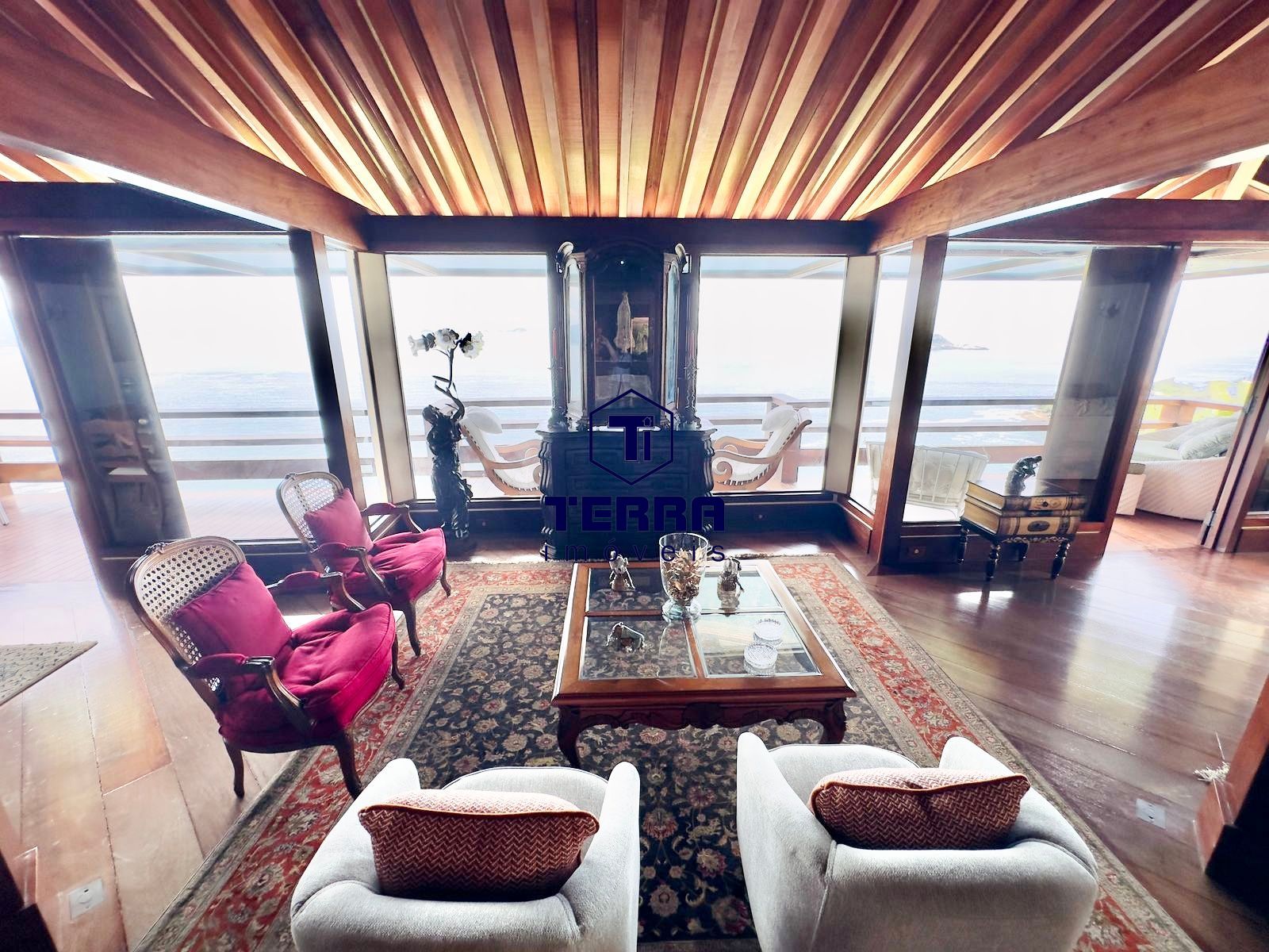Imagens do imóveis Casa Espetacular no Joá, com 4 suítes , elevador e vista eterna pro mar!!!