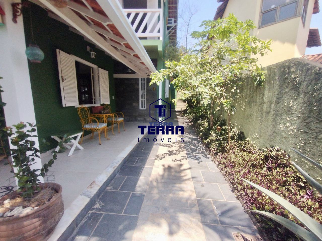 Imagens do imóveis Linda residência com 6 quartos sendo uma suíte com closet e vista panorâmica.