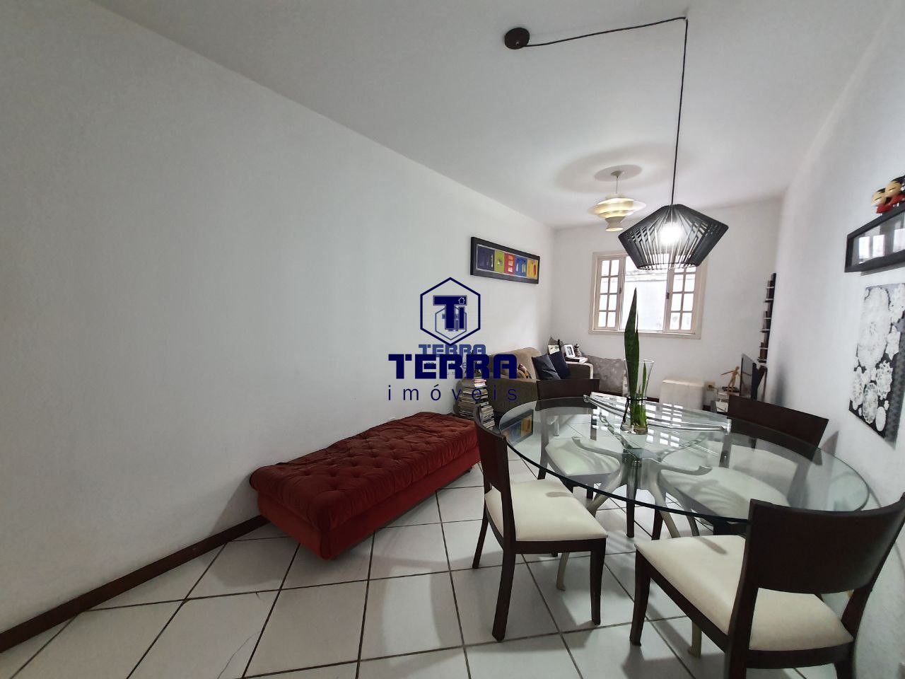Imagens do imóveis Casa duplex, dentro de condomínio, com excelente localização em Maria Paula