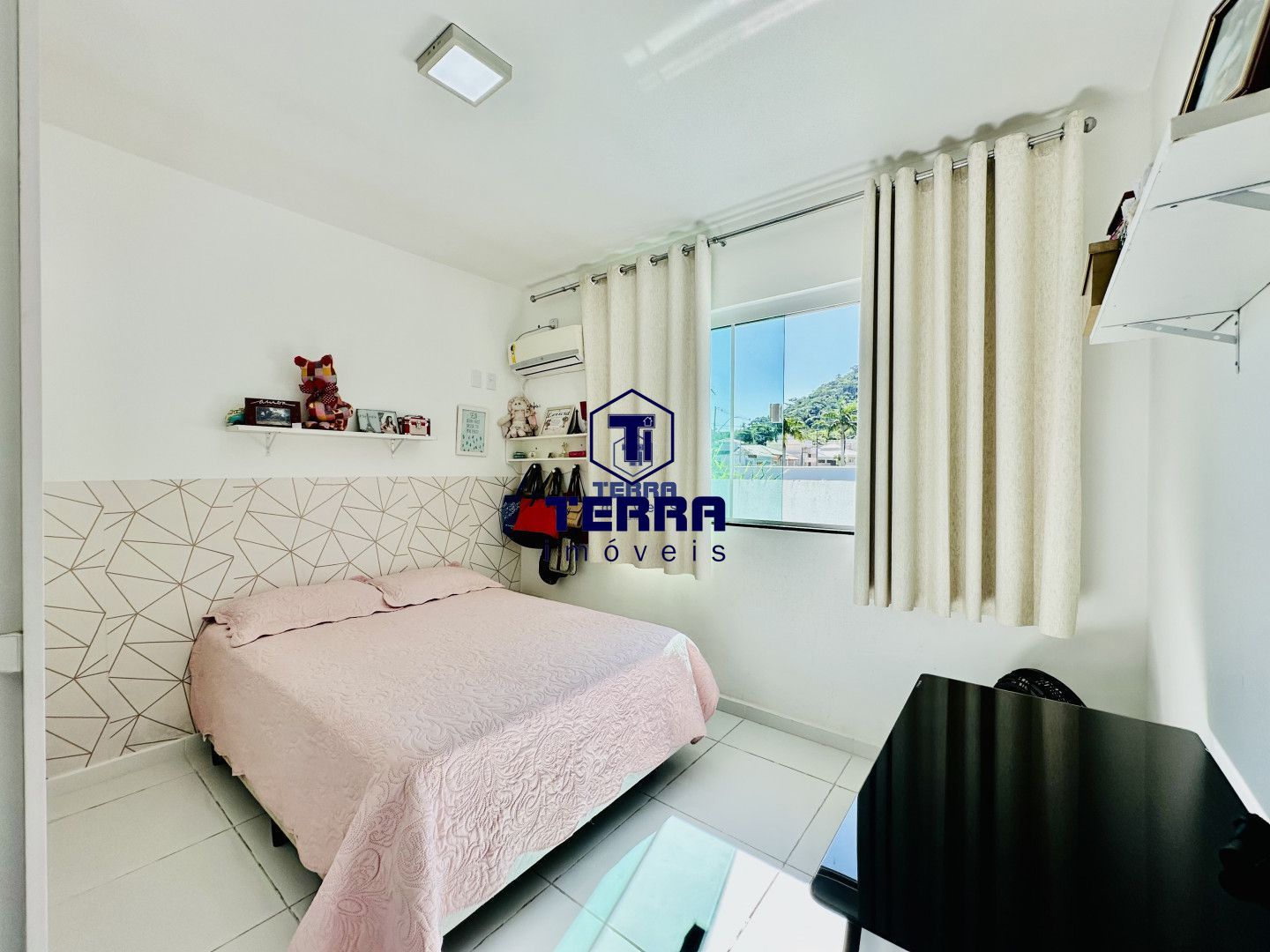 Imagens do imóveis Casa linear em Márica com 3 quartos uma suíte, com piscina e churrasqueira.