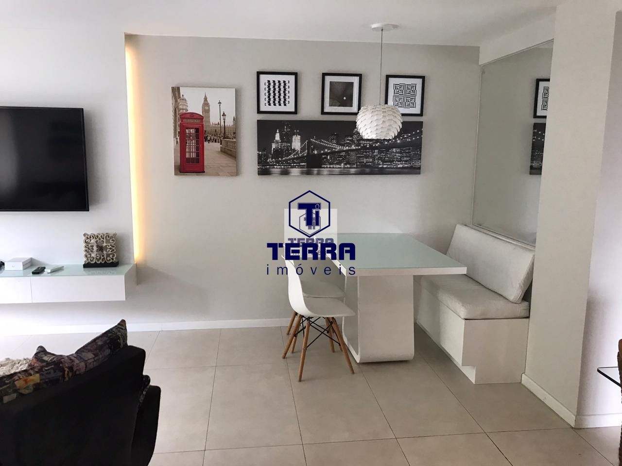 Imagens do imóveis Apartamento moderno, revertido para sala quarto com closet no Portal de Itaipu.