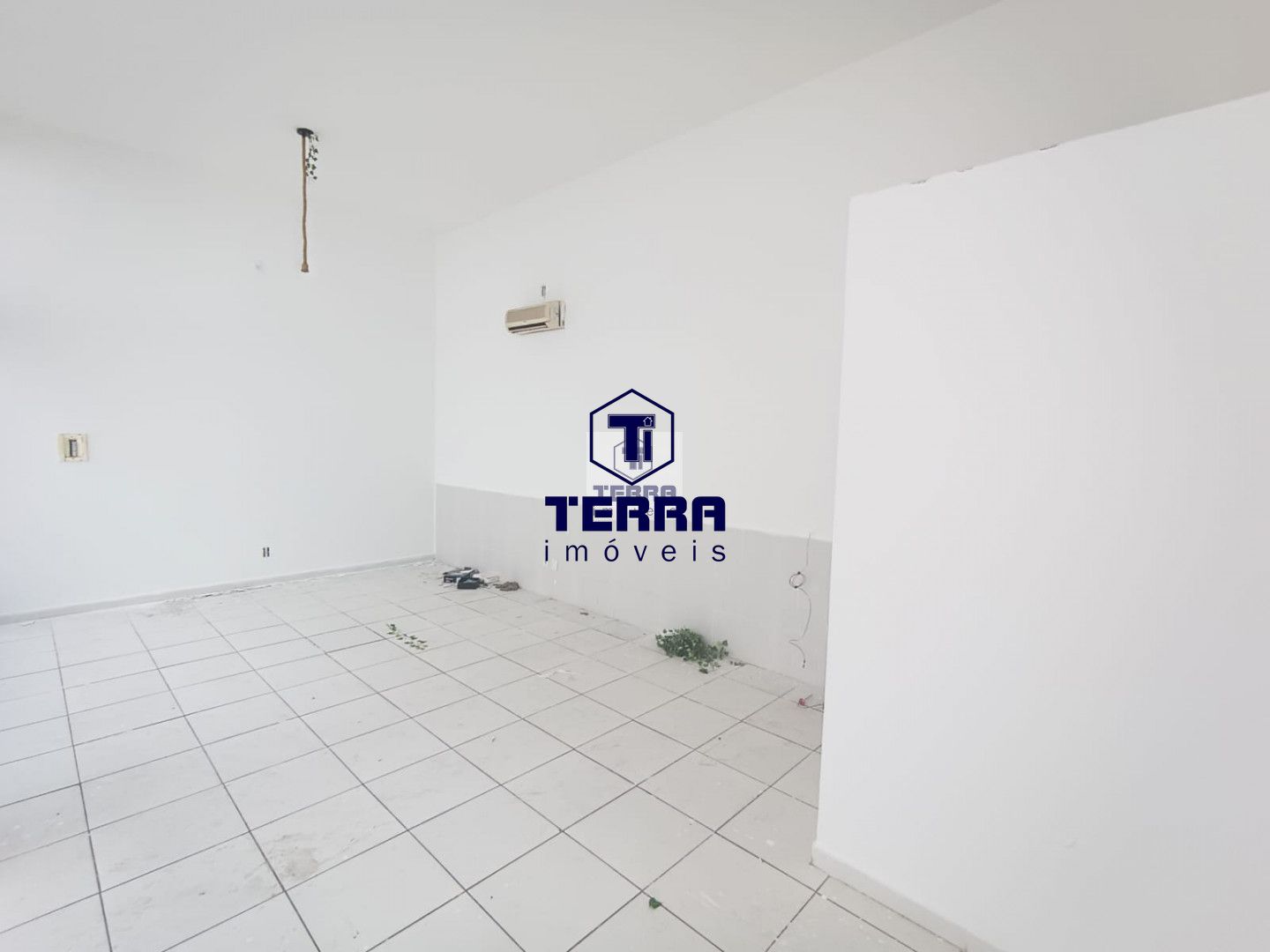 Imagens do imóveis Lojas para venda ou locação. Localização ímpar avenida principal de Itaipuaçu.