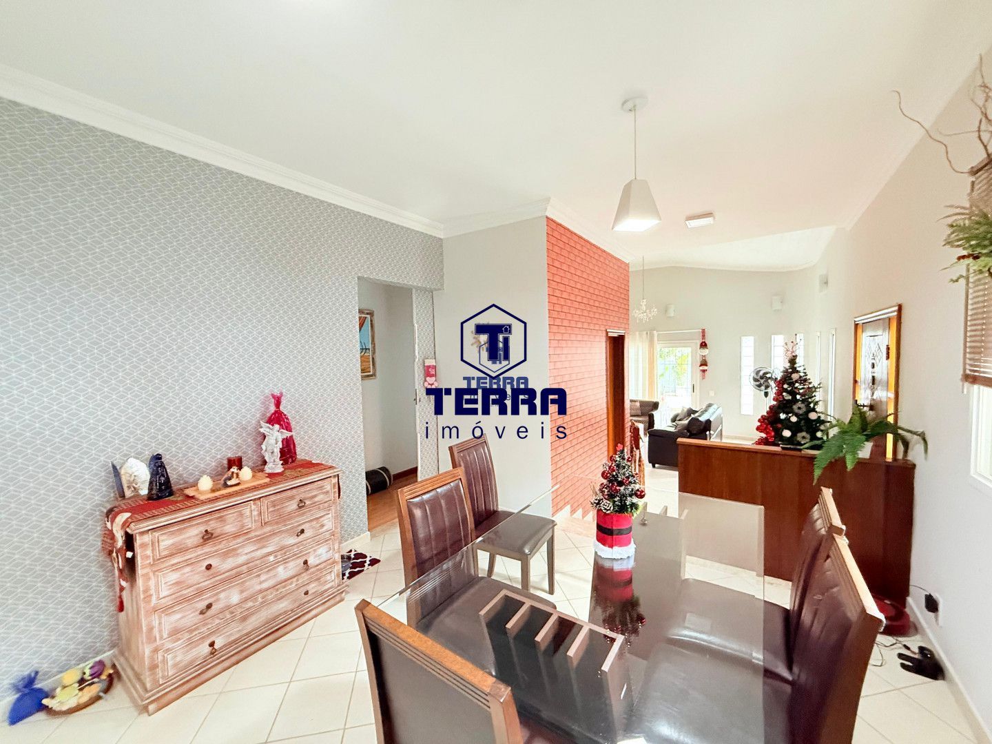 Imagens do imóveis Excelente casa linear de condomínio com 4 quartos, área gourmet e piscina!