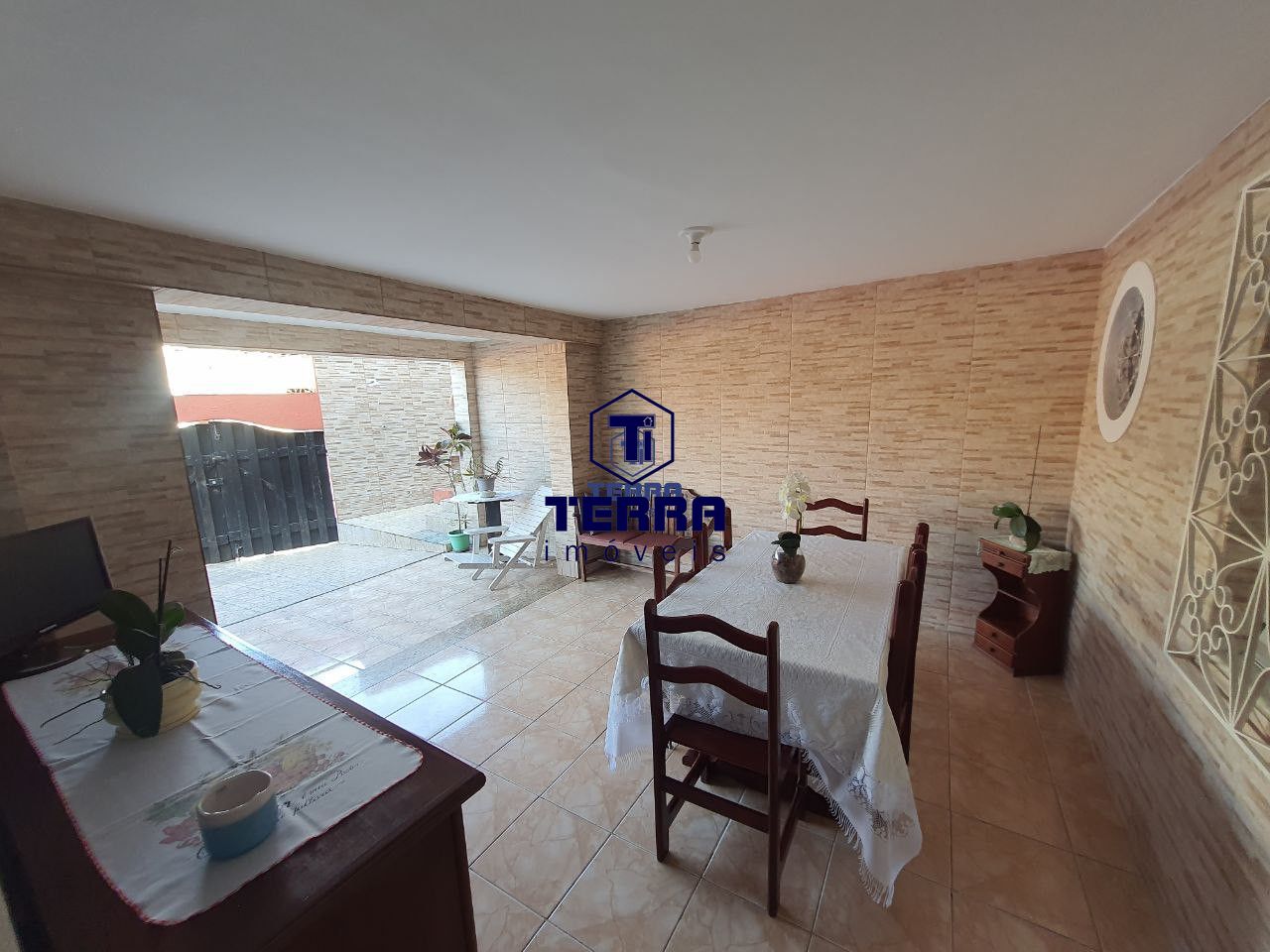 Imagens do imóveis Casa com 3 quartos, junto e ao lado do farto comércio do Largo da Batalha.