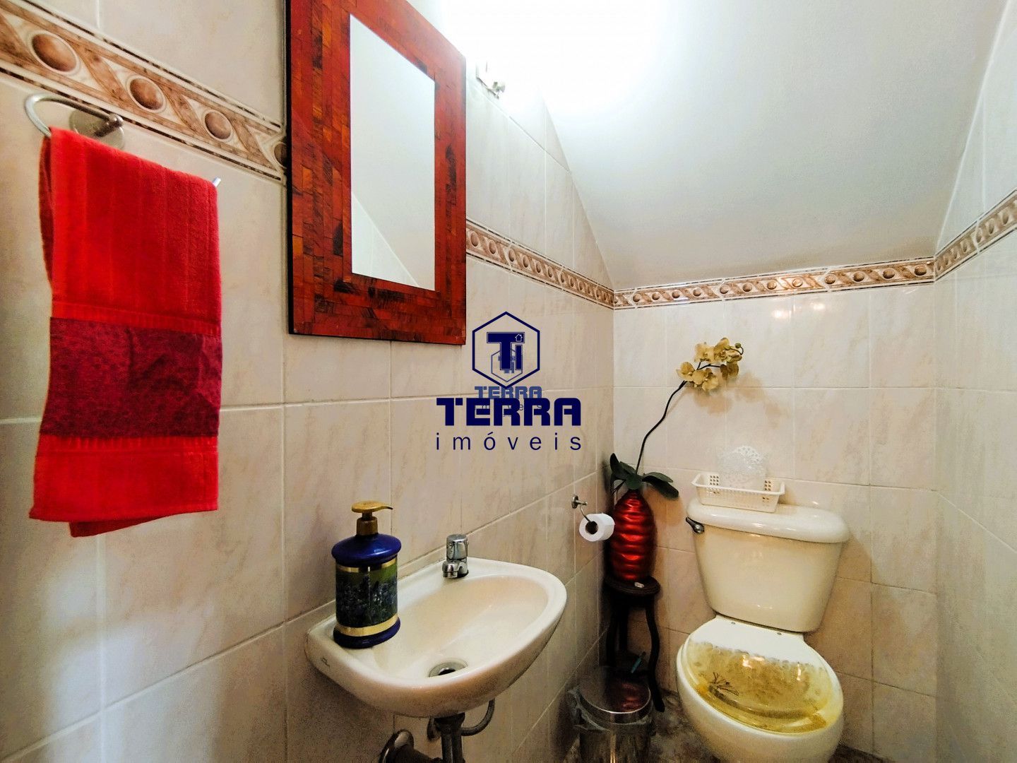 Imagens do imóveis Casa com 3 quartos e suíte em condomínio no Matapaca. Excelente acabamento!