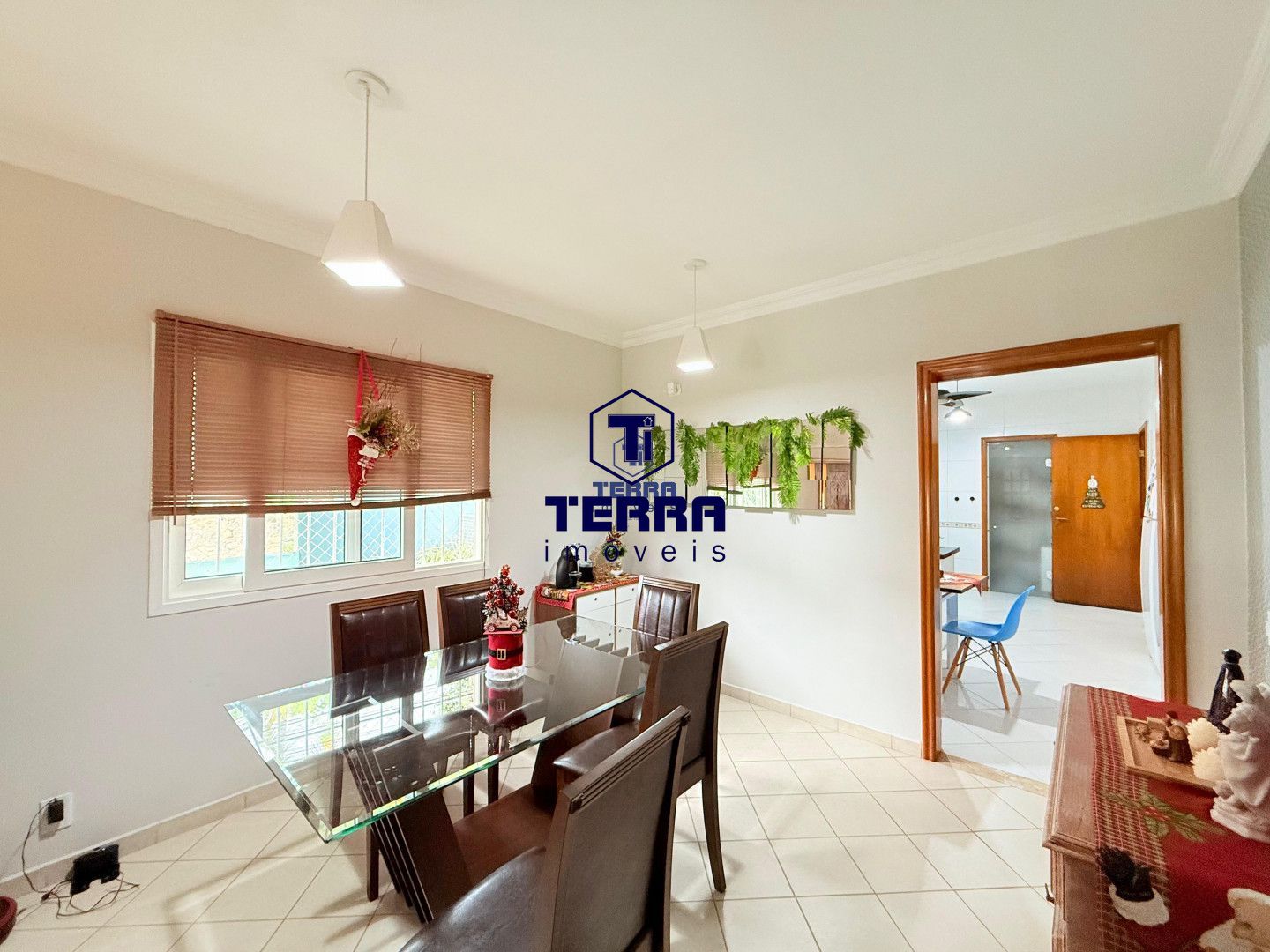 Imagens do imóveis Excelente casa linear de condomínio com 4 quartos, área gourmet e piscina!