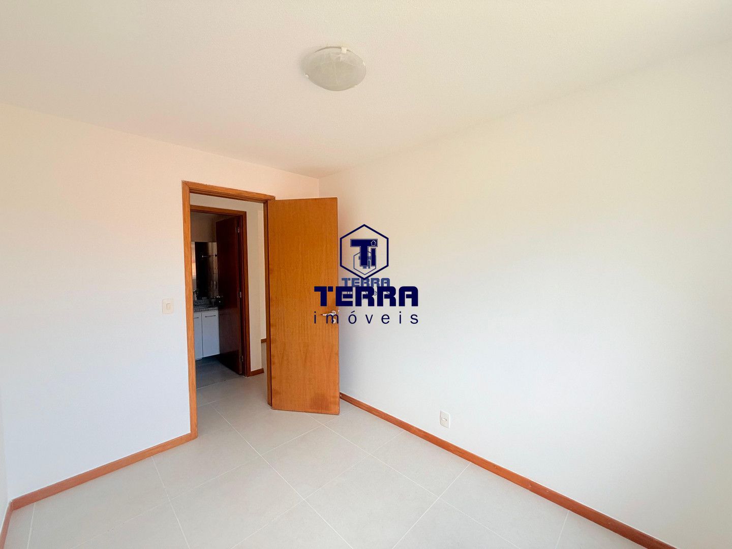 Imagens do imóveis 2 quartos sendo uma suíte e vaga de garagem no Portal de Itaipu.