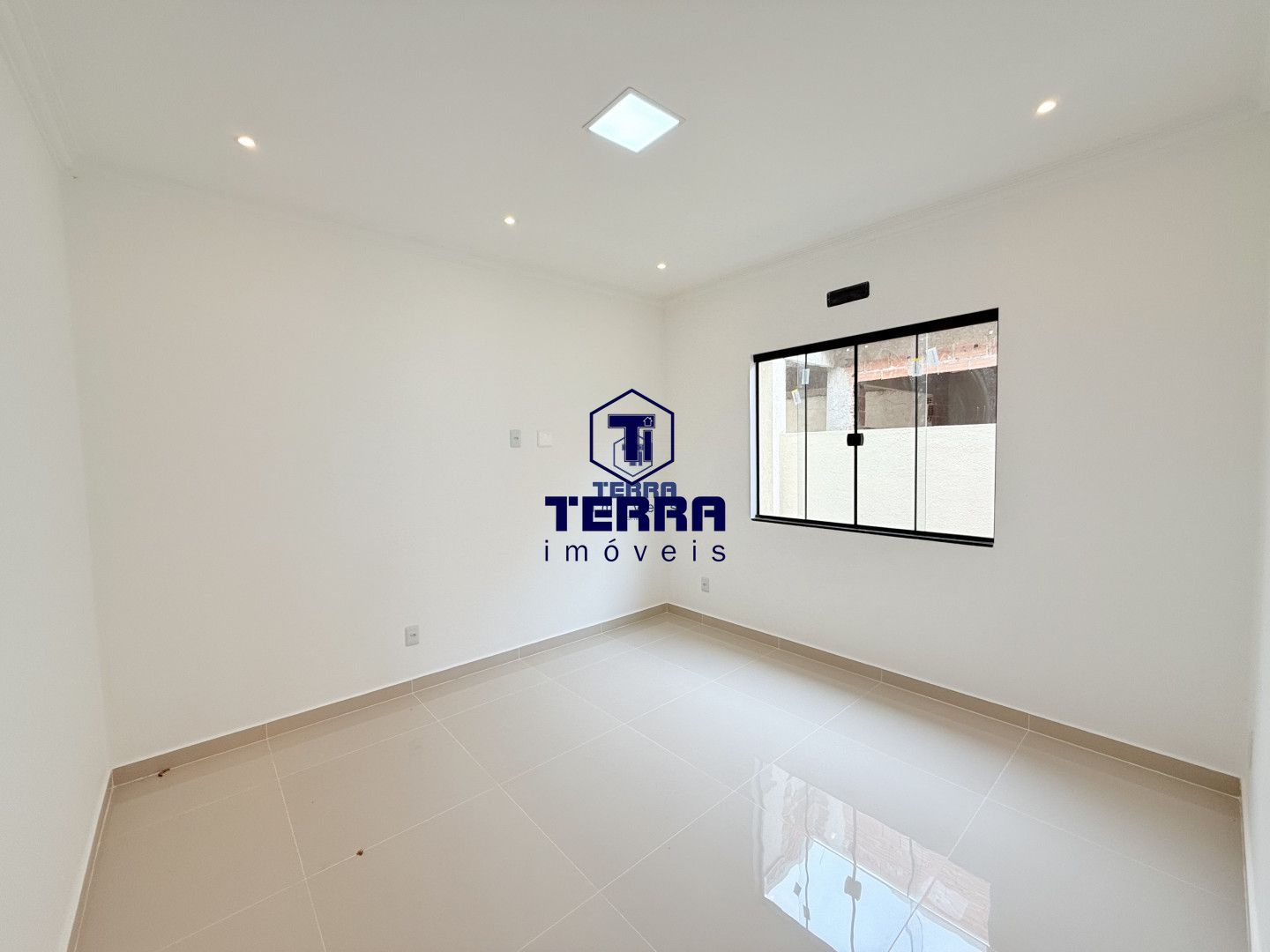 Imagens do imóveis Casa linear com design contemporâneo, condomínio Pedra de Inoã.
