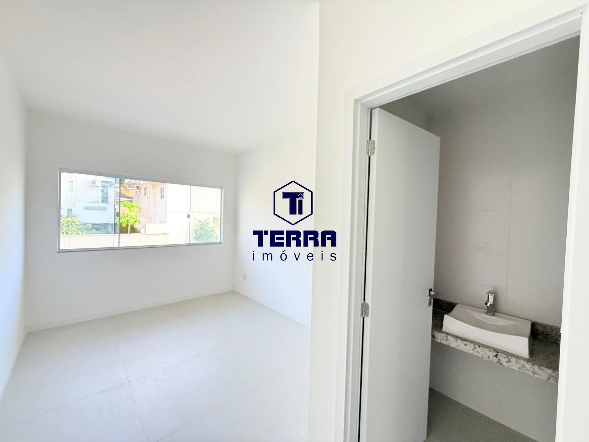 Imagens do imóveis More na região Oceânica, casa nova, com 3 suítes e quintal privativo.