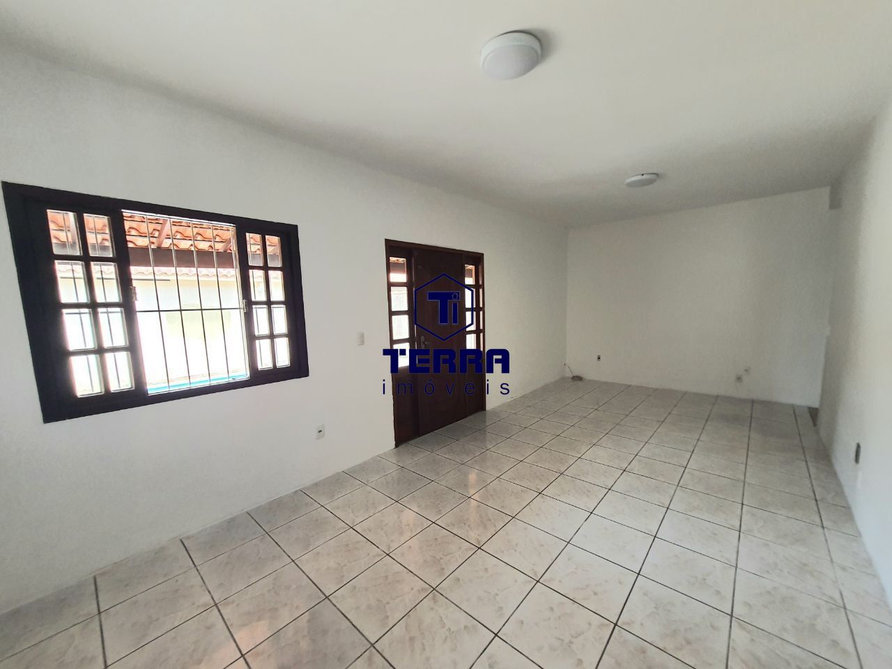 Imagens do imóveis Casa dentro de condomínio, com excelente localização no Rio do Ouro.