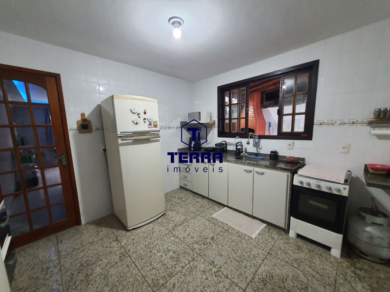 Imagens do imóveis Casa em Maria Paula, com piscina privativa, dentro de um pequeno condomínio.