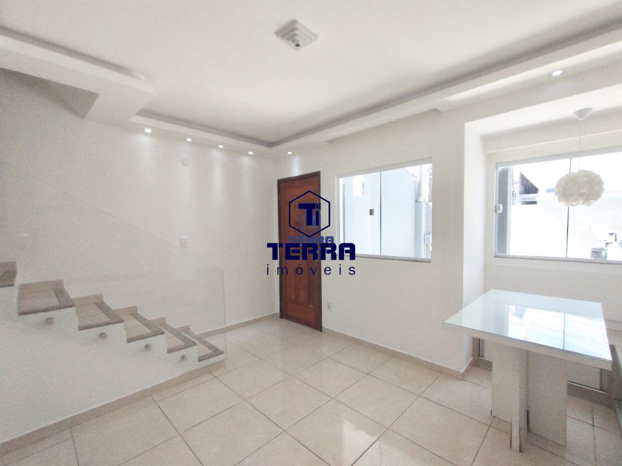 Imagens do imóveis Linda casa duplex em São Gonçalo com 3 quartos e vaga de garagem.