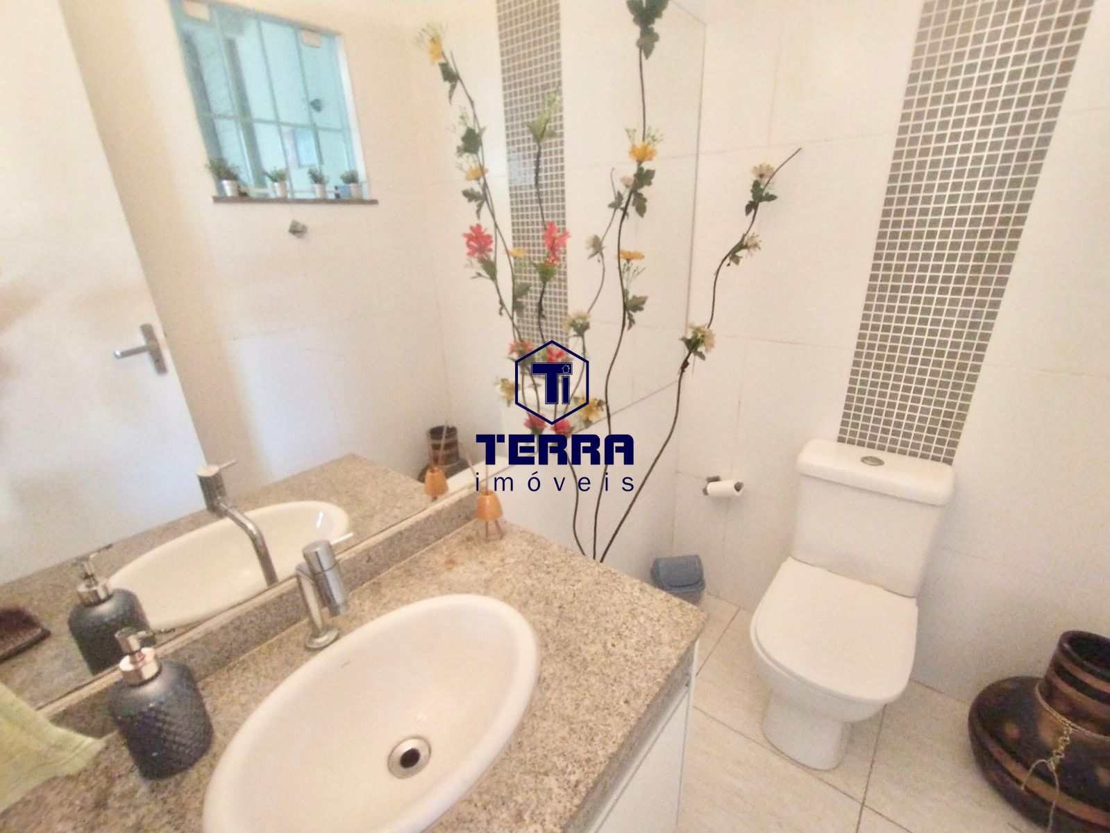 Imagens do imóveis Linda residência em Maria Paula, com 3 quartos, uma suíte e quintal privativo.