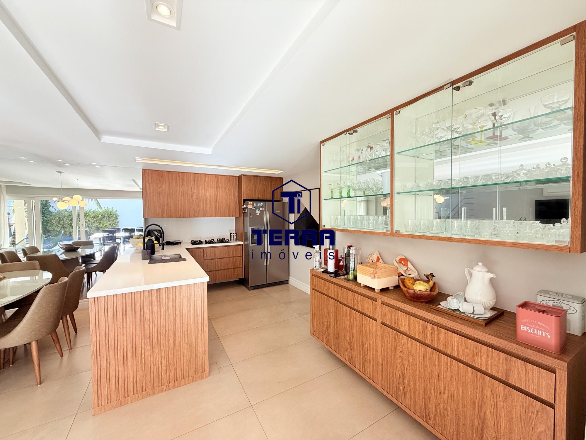 Imagens do imóveis Seu Refúgio de Luxo em Camboinhas – Casa com 4 suítes, piscina e Energia Solar