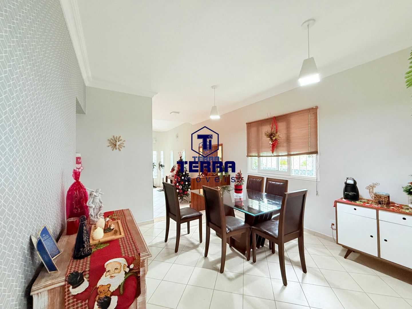 Imagens do imóveis Excelente casa linear de condomínio com 4 quartos, área gourmet e piscina!