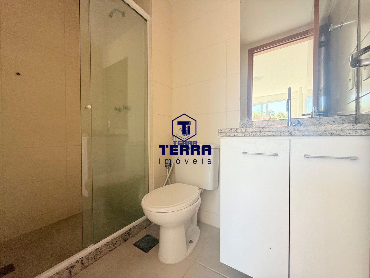 Imagens do imóveis 2 quartos sendo uma suíte e vaga de garagem no Portal de Itaipu.