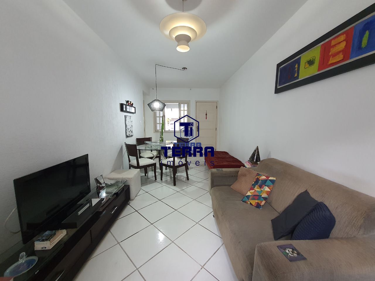 Imagens do imóveis Casa duplex, dentro de condomínio, com excelente localização em Maria Paula