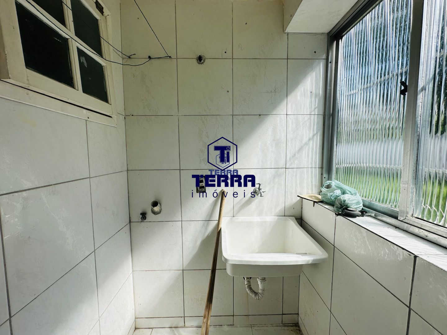 Imagens do imóveis Casa linear dentro de condomínio com área de lazer e segurança!