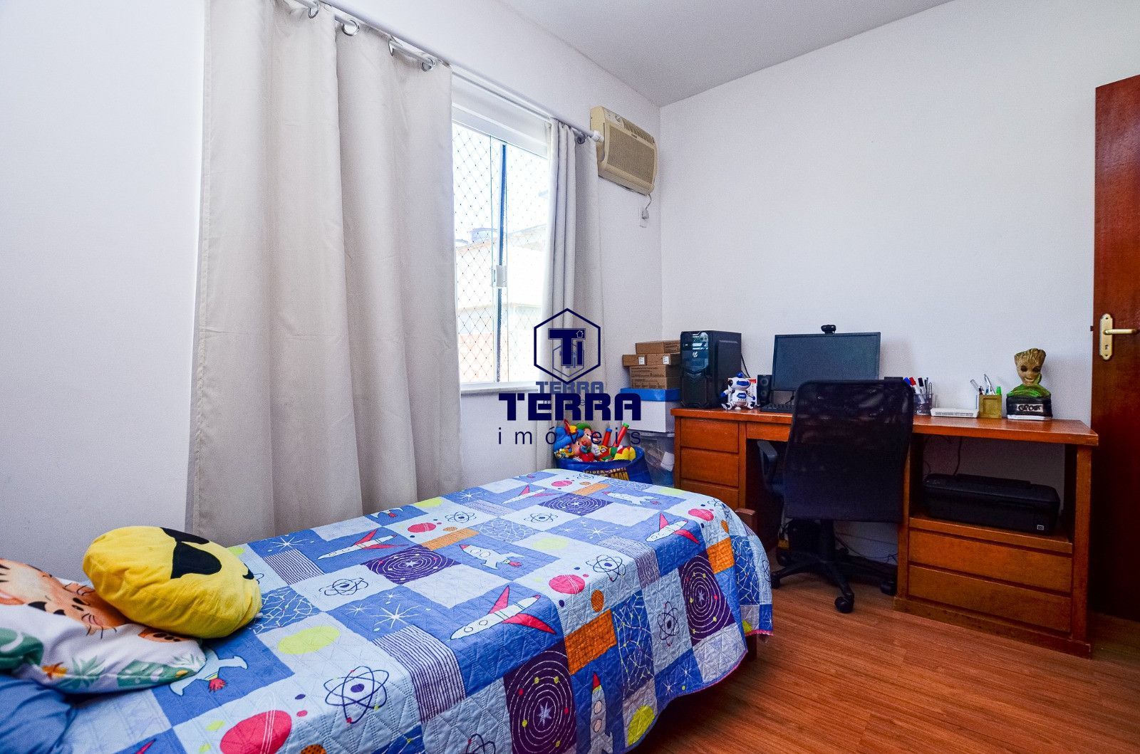 Imagens do imóveis Linda casa com 3 quartos, sendo 1 suíte no Condomínio Alferes Tiradentes