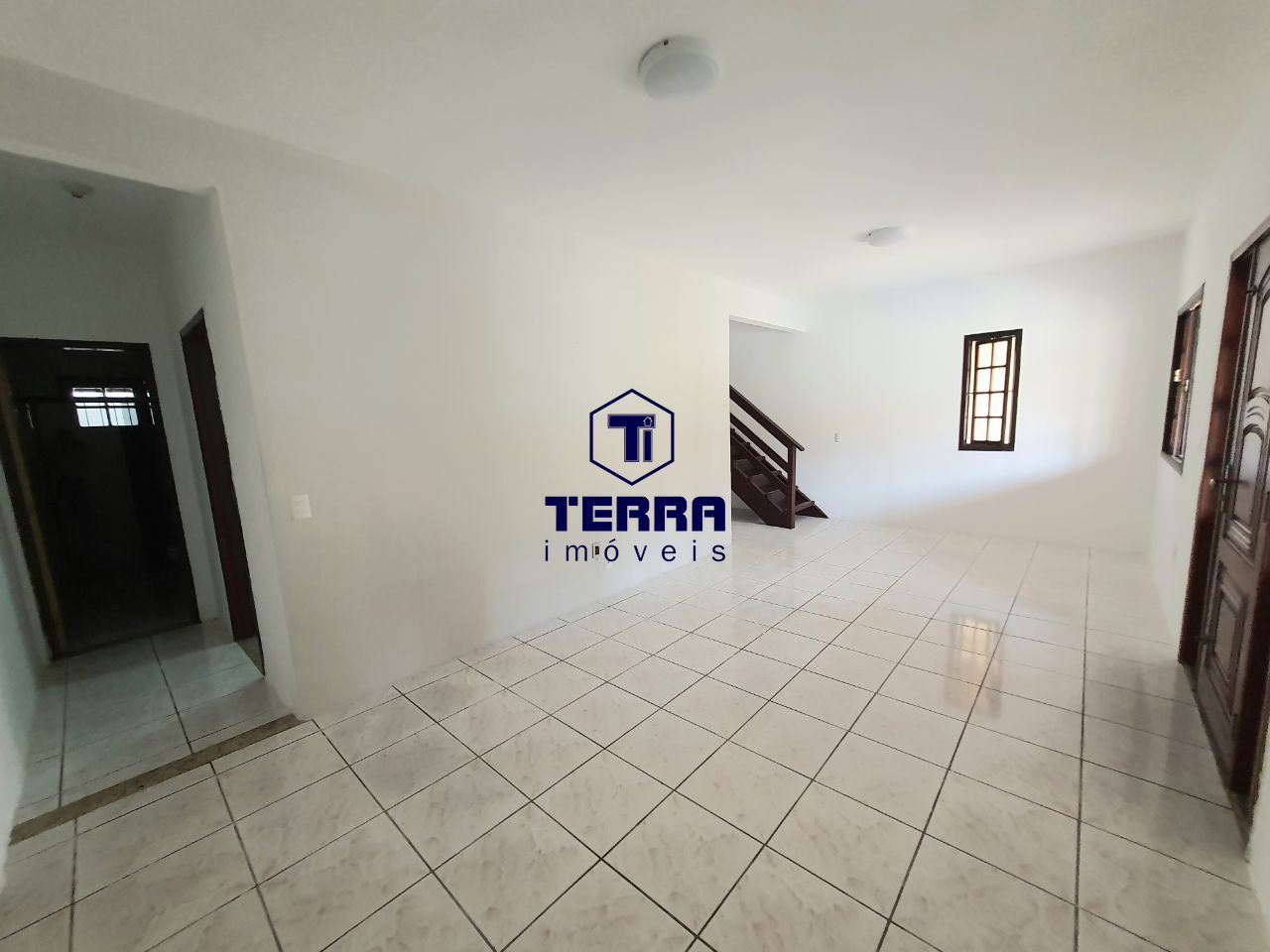 Imagens do imóveis Casa dentro de condomínio, com excelente localização no Rio do Ouro.