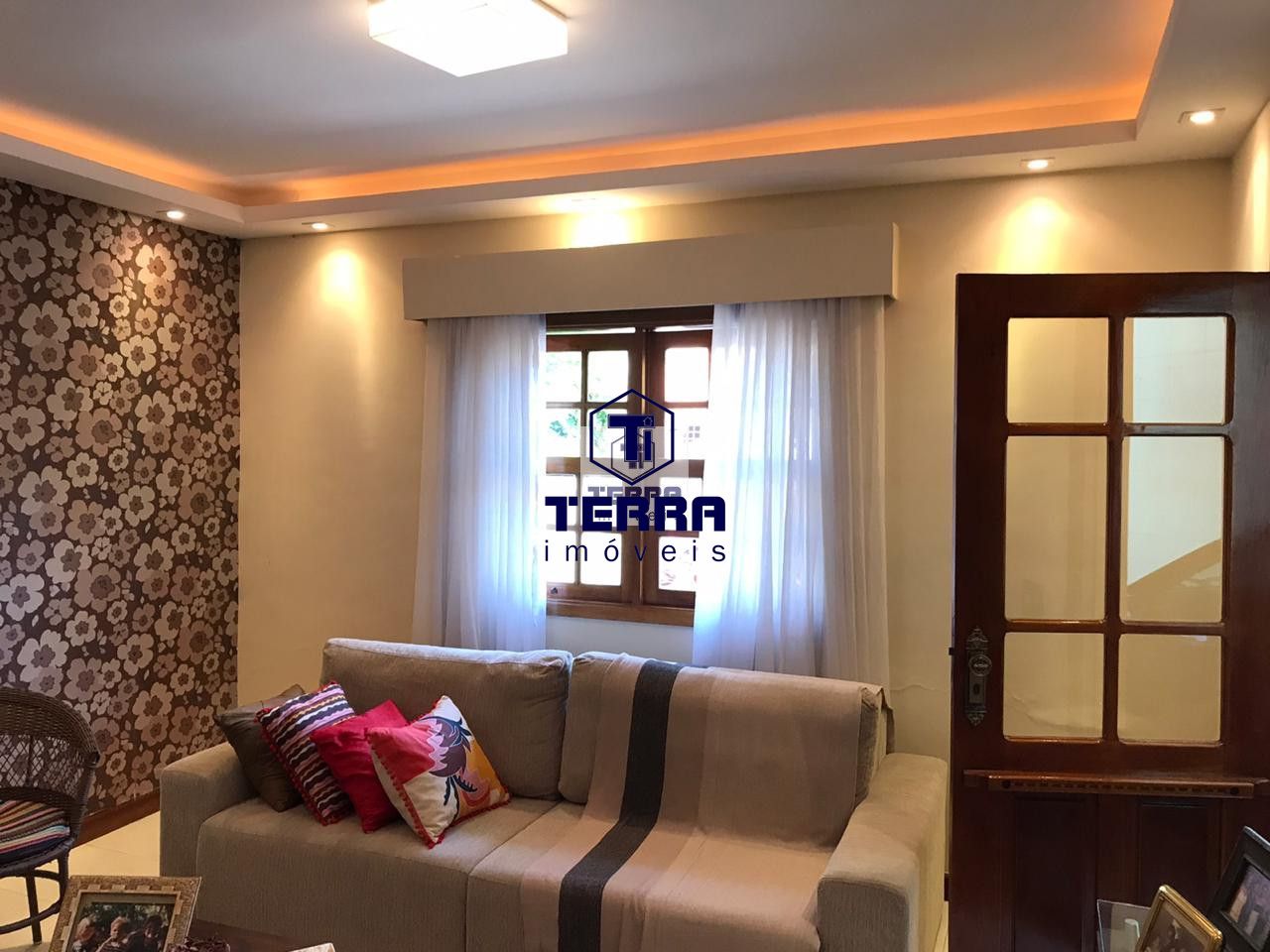 Imagens do imóveis Ampla casa de 3 quartos com quintal arborizado no Badú em Pendotiba.