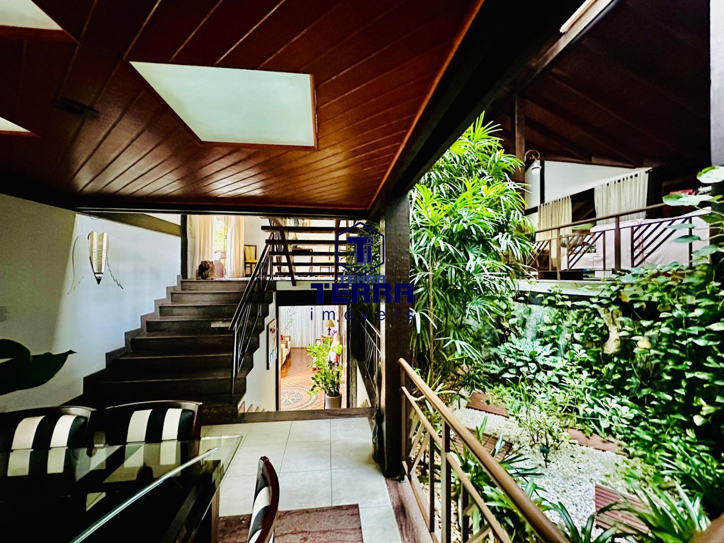 Imagens do imóveis Casa cinematográfica 4 suites totalmente mobiliada. Condomínio Vale de Itaipu